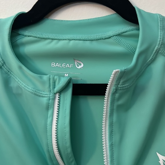 BALEAF swim long sleeve rash guard size M - Picture 2 of 4